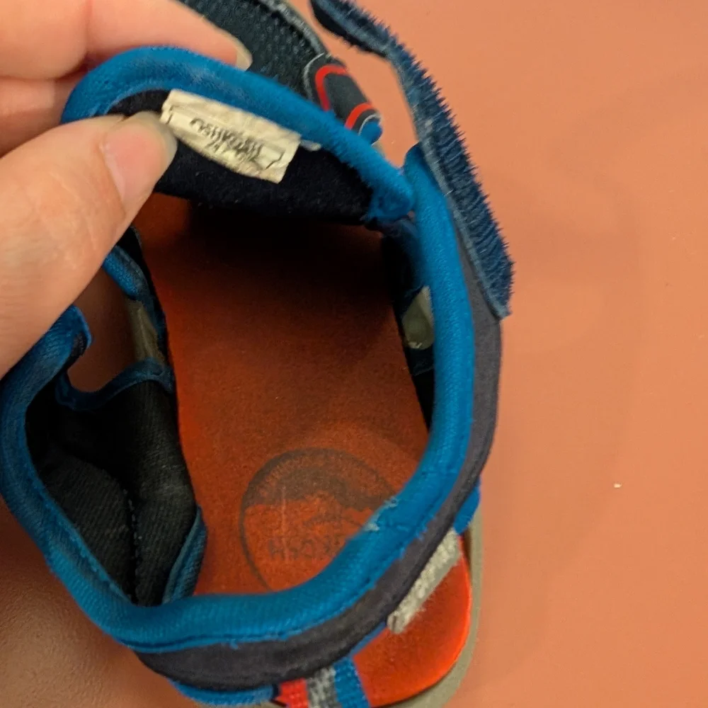 OshKosh B'Gosh Tempu Blue & Red Toddler Boy Sandals in Size 8M